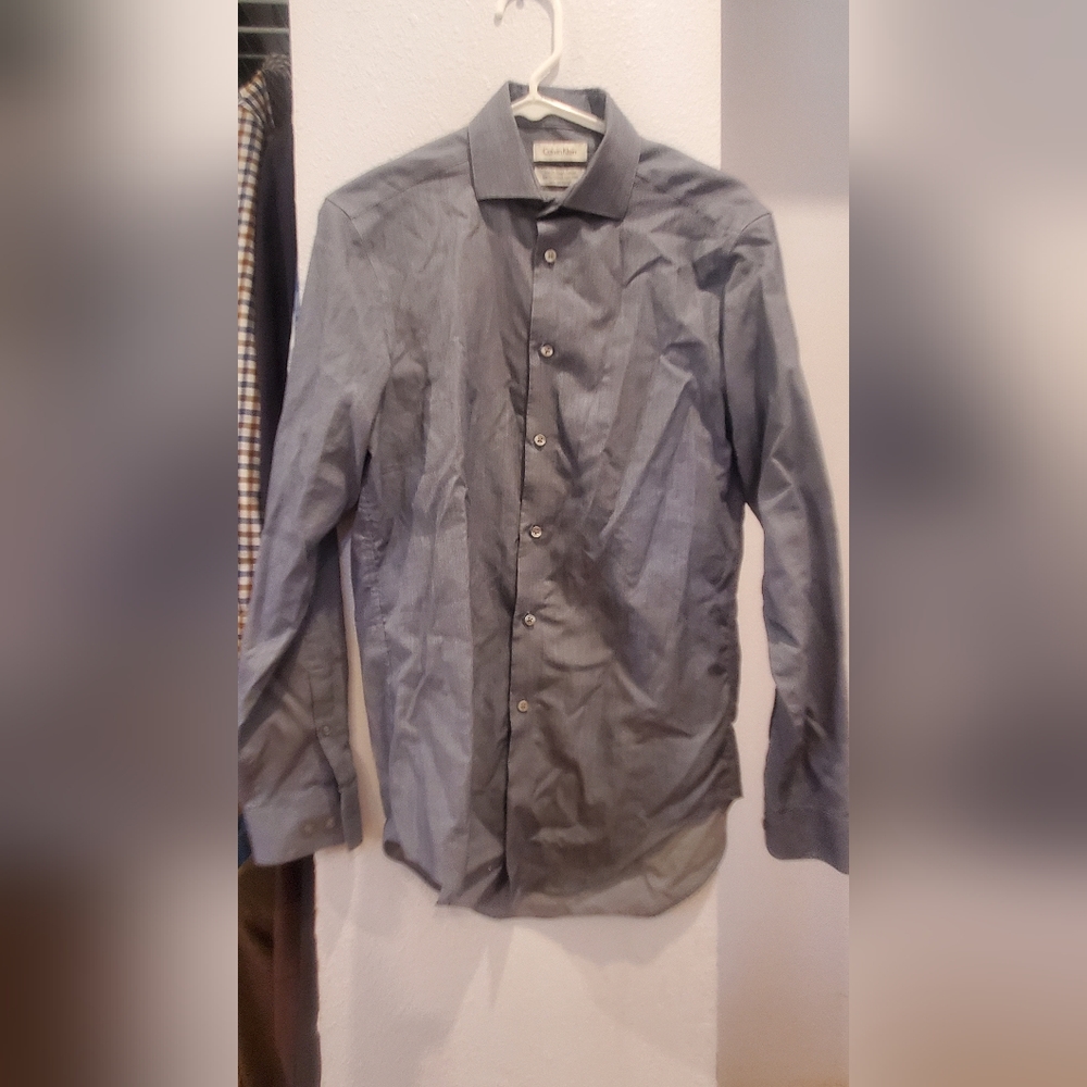 Calvin's Klein men's button down dress shirt slim fit